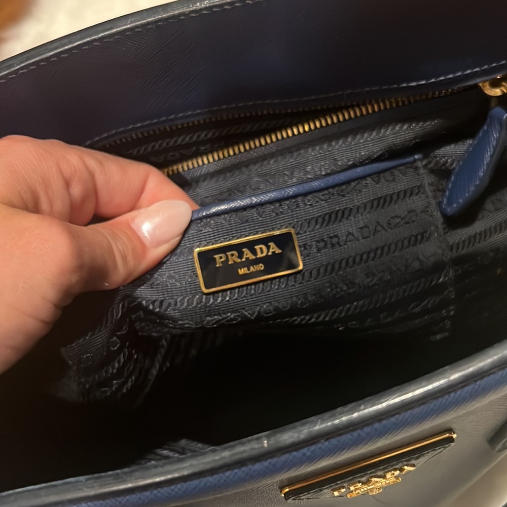 Prada bag - Picture 3 of 7